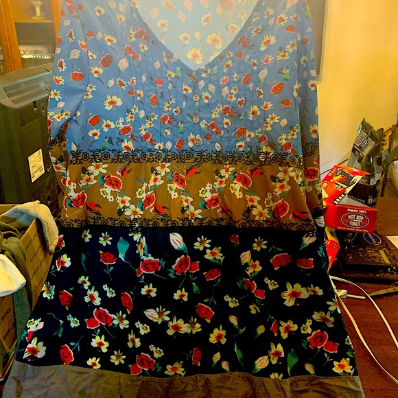 Like new only wore one time. just wasn’t my size but gorgeous shirt - Picture 1 of 2